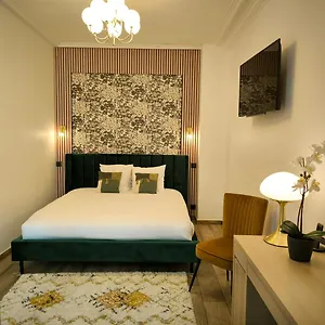Le Twelve Parigi